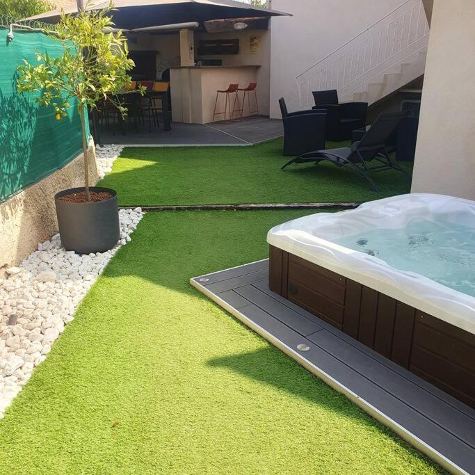 Joli Haut De Villa 3 Chambres Climatise Avec Jacuzzi マリニャーヌ エクステリア 写真