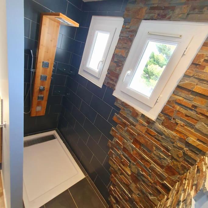 Joli Haut De Villa 3 Chambres Climatise Avec Jacuzzi マリニャーヌ エクステリア 写真